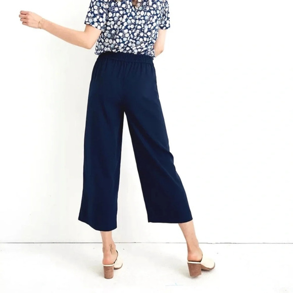 Madewelll Tall Hudson Pull On Wide Leg Crop Trousers in Navy - Picture 2 of 7